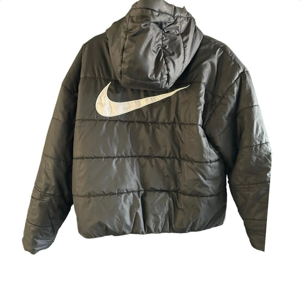 Nike Therma-Fit Black Hooded Sportswear Big Swoosh Zip Up Puffer Jacket Size M - Picture 1 of 10